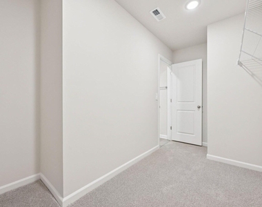 1041 Saint Lawrence Drive - Photo Thumbnail 21