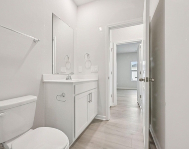 1041 Saint Lawrence Drive - Photo Thumbnail 7