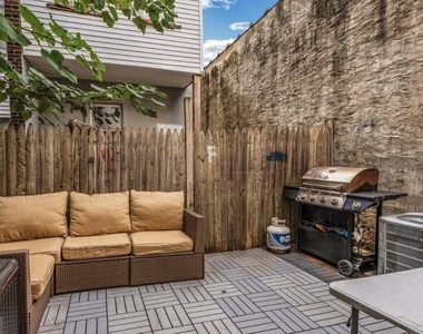 406 Pierce Street - Photo Thumbnail 13