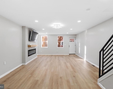 1203 Moore Street - Photo Thumbnail 9