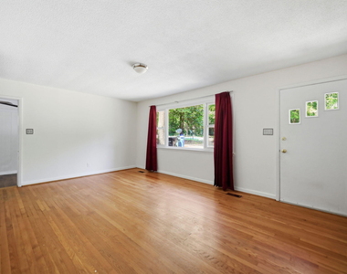 139 Windsor Circle - Photo Thumbnail 3