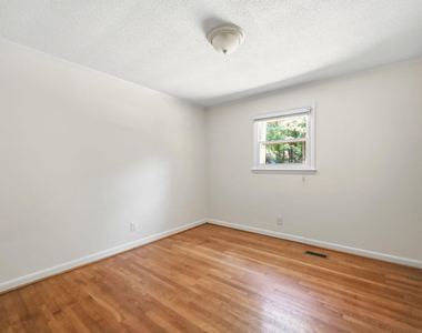 139 Windsor Circle - Photo Thumbnail 13