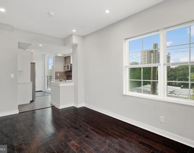 17 S 44th Street - Photo Thumbnail 5