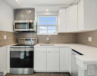 17 S 44th Street - Photo Thumbnail 1