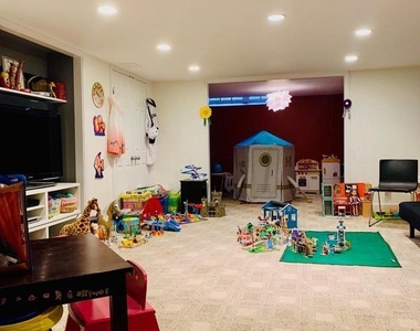 323 Pine Street - Photo Thumbnail 23