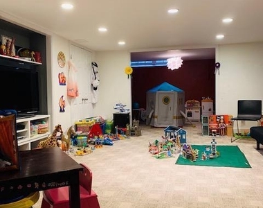323 Pine Street - Photo Thumbnail 29