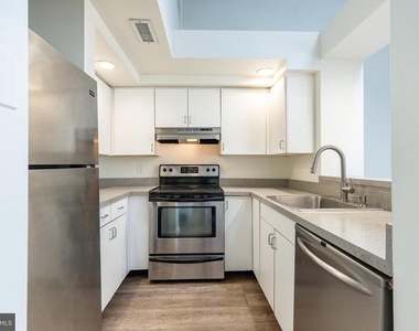 303 Vine Street - Photo Thumbnail 3