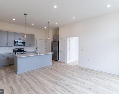 1129 Germantown Avenue - Photo Thumbnail 3