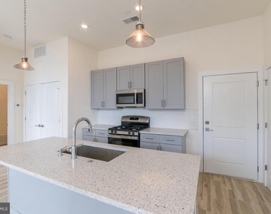 1129 Germantown Avenue - Photo Thumbnail 5