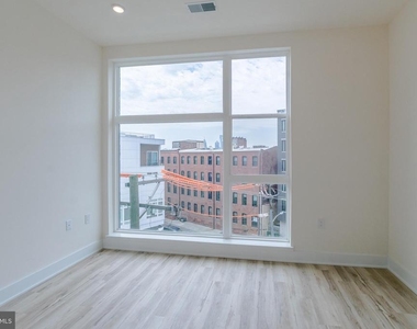 1129 Germantown Avenue - Photo Thumbnail 10