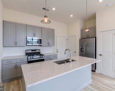 1129 Germantown Avenue - Photo Thumbnail 4