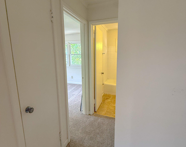 705 Daniels Street - Photo Thumbnail 3