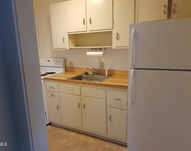 705 Daniels Street - Photo Thumbnail 2