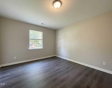601 Larchwood Drive - Photo Thumbnail 10