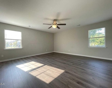 601 Larchwood Drive - Photo Thumbnail 13