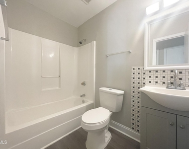 601 Larchwood Drive - Photo Thumbnail 9