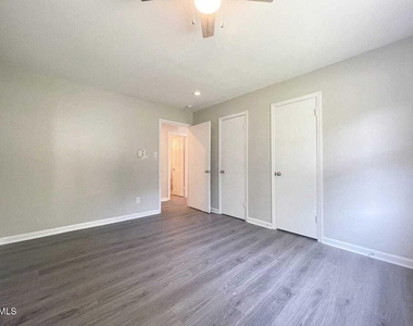 601 Larchwood Drive - Photo Thumbnail 8