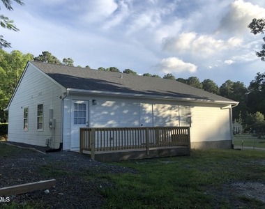 601 Larchwood Drive - Photo Thumbnail 16