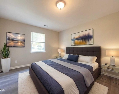601 Larchwood Drive - Photo Thumbnail 11