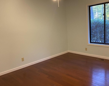 209 Hunter Hill Road - Photo Thumbnail 9