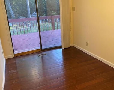 209 Hunter Hill Road - Photo Thumbnail 5