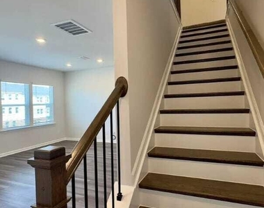 1464 Hasse Avenue - Photo Thumbnail 5