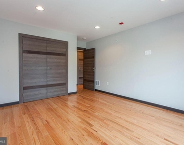 2553 Montrose Street - Photo Thumbnail 9