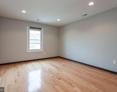 2553 Montrose Street - Photo Thumbnail 8