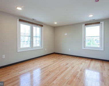 2553 Montrose Street - Photo Thumbnail 10