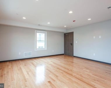 2553 Montrose Street - Photo Thumbnail 3