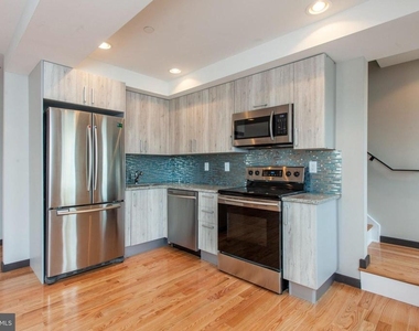 2553 Montrose Street - Photo Thumbnail 4