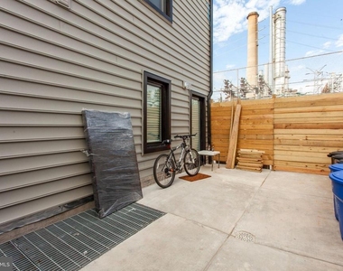2553 Montrose Street - Photo Thumbnail 14