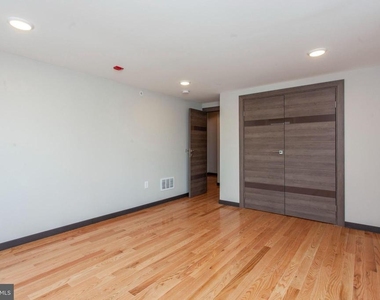 2553 Montrose Street - Photo Thumbnail 11