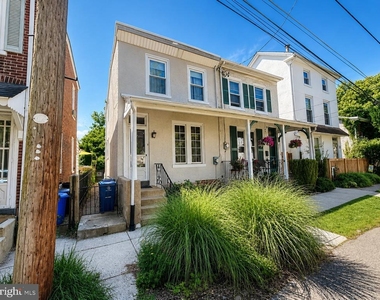 605 Naomi Street - Photo Thumbnail 1