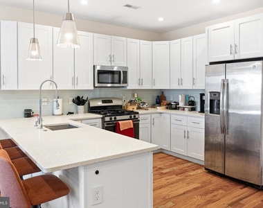 1215 N 5th Street - Photo Thumbnail 4