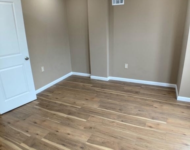 5166 Funston Street - Photo Thumbnail 13