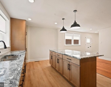 668 Renz Street - Photo Thumbnail 3