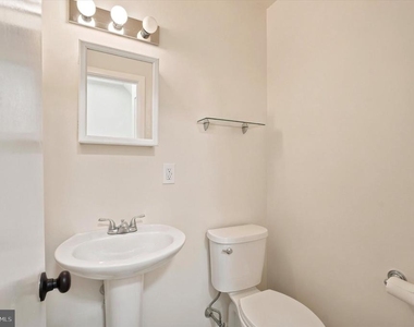668 Renz Street - Photo Thumbnail 9