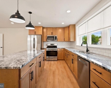 668 Renz Street - Photo Thumbnail 2