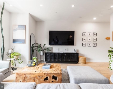 1733 Carpenter Street - Photo Thumbnail 2