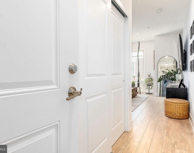 1733 Carpenter Street - Photo Thumbnail 3