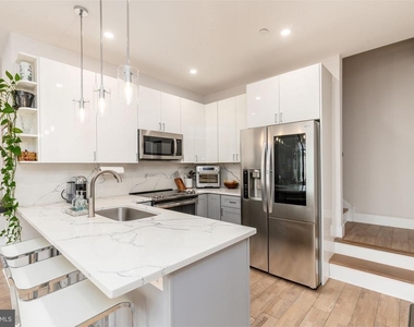 1733 Carpenter Street - Photo Thumbnail 9