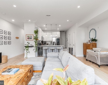 1733 Carpenter Street - Photo Thumbnail 4