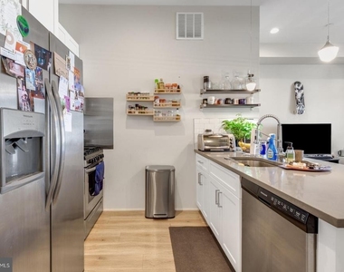 385 Martin Street - Photo Thumbnail 6