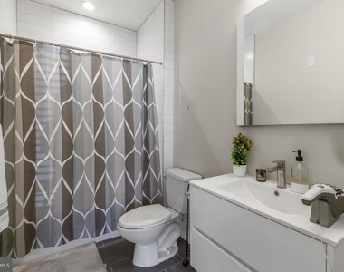 385 Martin Street - Photo Thumbnail 9