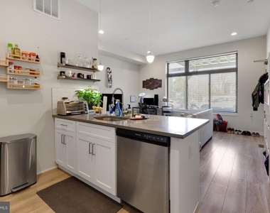 385 Martin Street - Photo Thumbnail 8