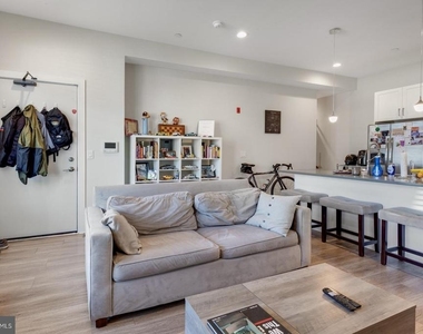 385 Martin Street - Photo Thumbnail 1