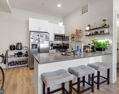 385 Martin Street - Photo Thumbnail 5