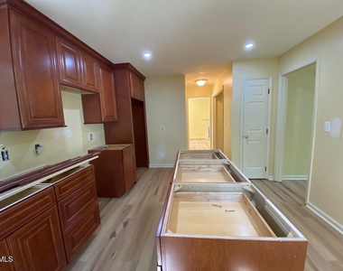 1704 Kingston Heath Way - Photo Thumbnail 6