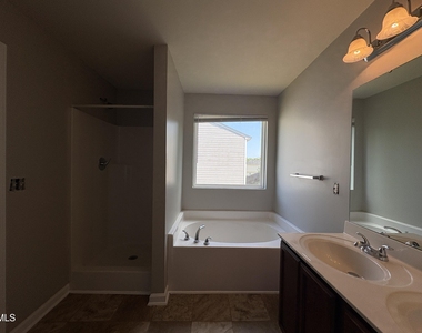 1444 Tamarino Drive - Photo Thumbnail 14